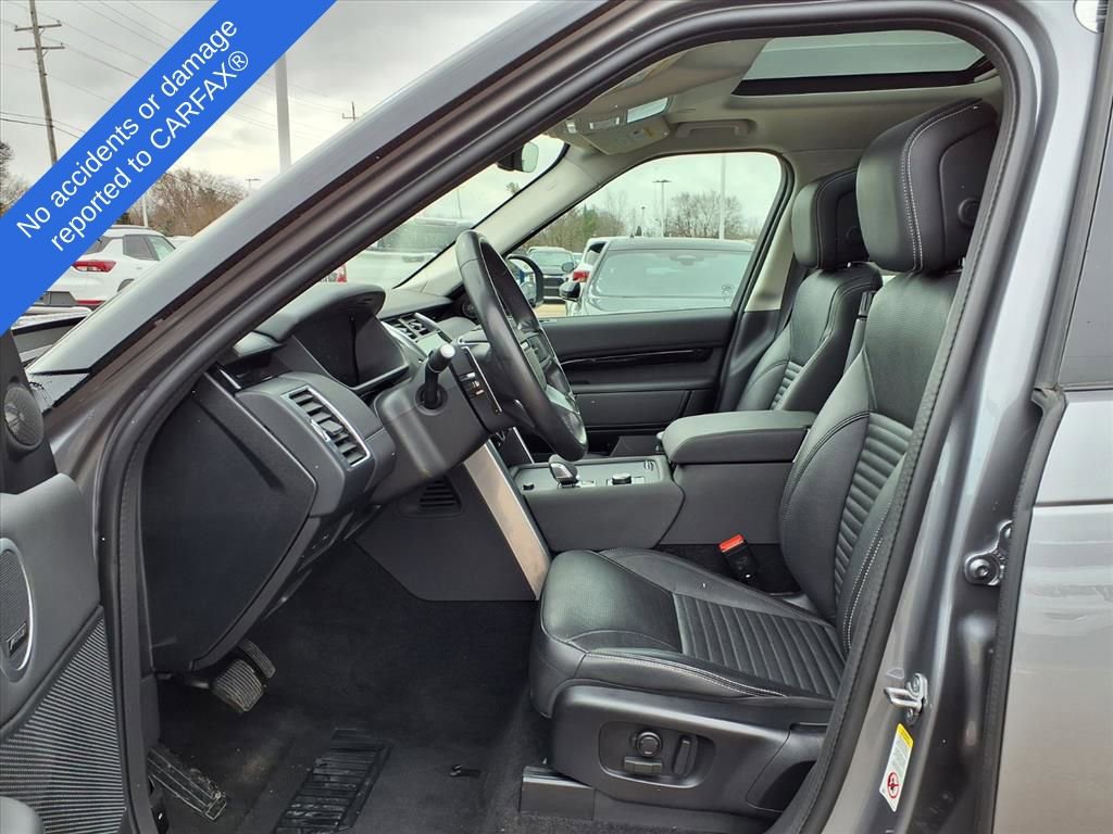 Used 2024 Land Rover Discovery S image 17
