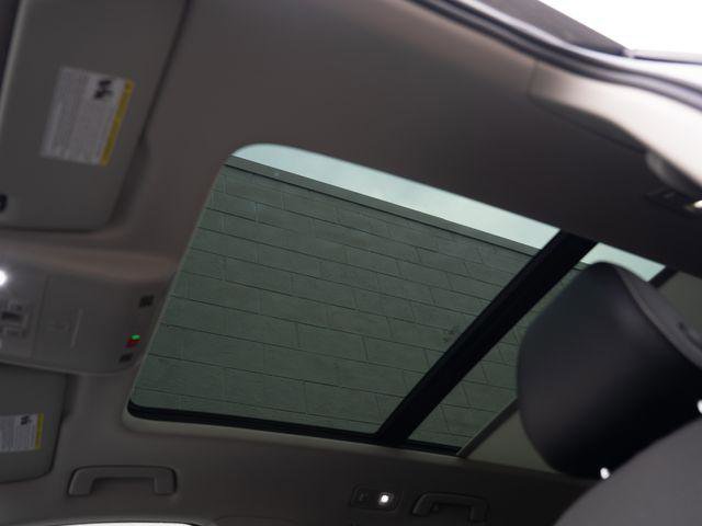 Used 2022 Volkswagen Taos SE w/ Panoramic Sunroof Package AWD/4WD image 30