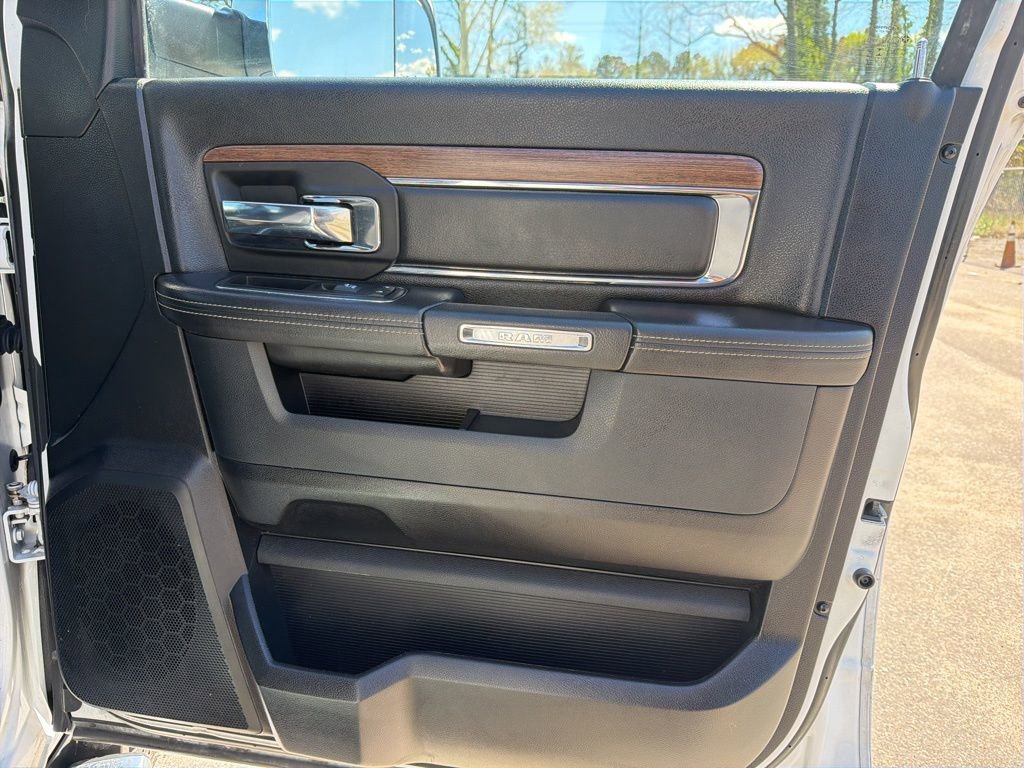 Used 2017 RAM 1500 Laramie image 29