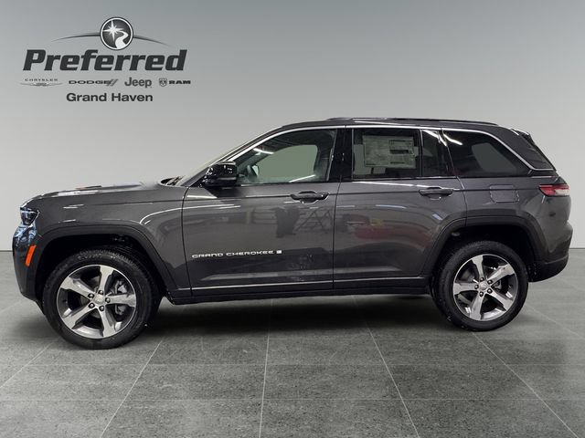 New 2026 Jeep Grand Cherokee Limited w/ Trailer Tow Package AWD/4WD image 11