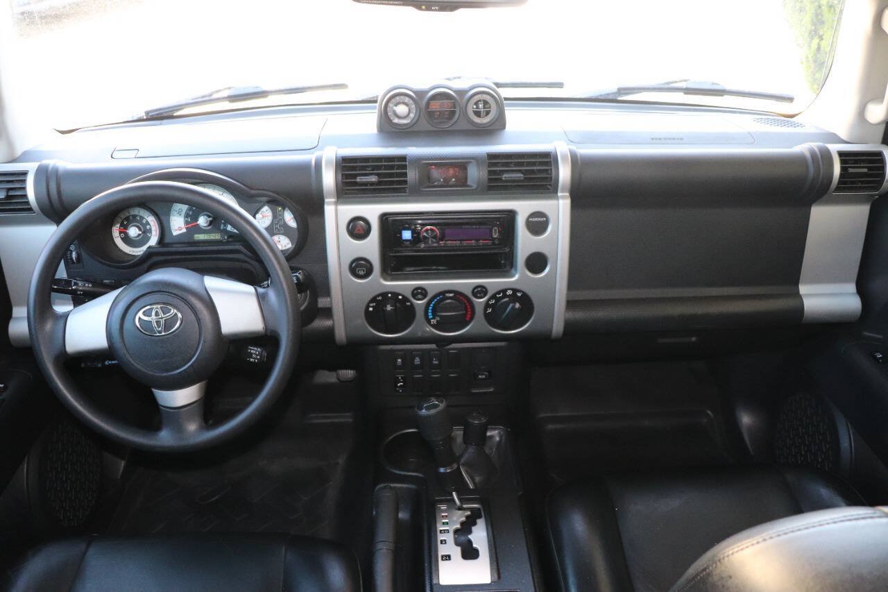 Used 2010 Toyota FJ Cruiser 4WD image 20
