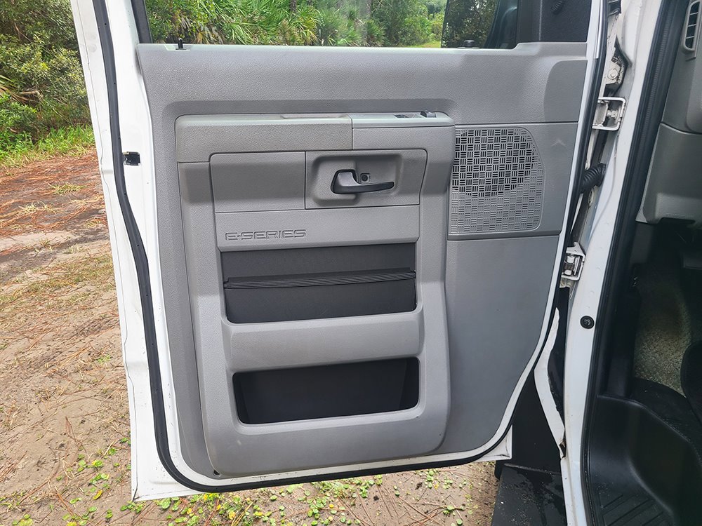 Used 2009 Ford E-250 and Econoline 250 Extended RWD image 23
