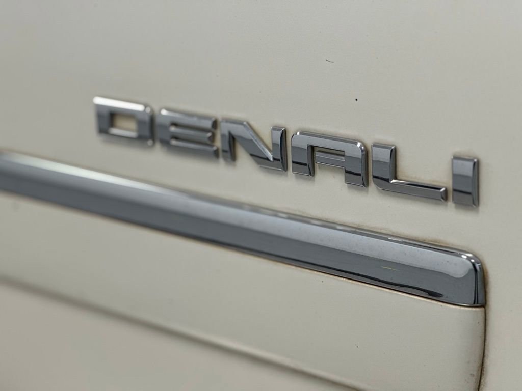 Used 2011 GMC Yukon XL Denali image 28