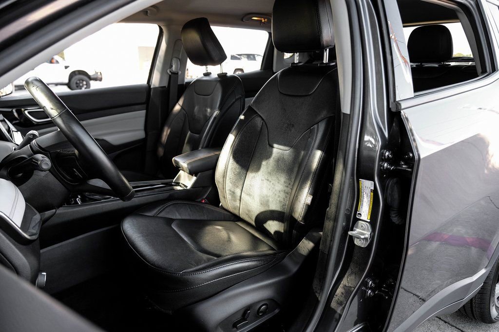 Used 2022 Jeep Compass Limited image 8