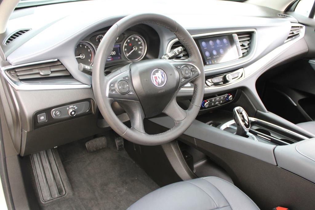 Used 2020 Buick Enclave Essence image 8