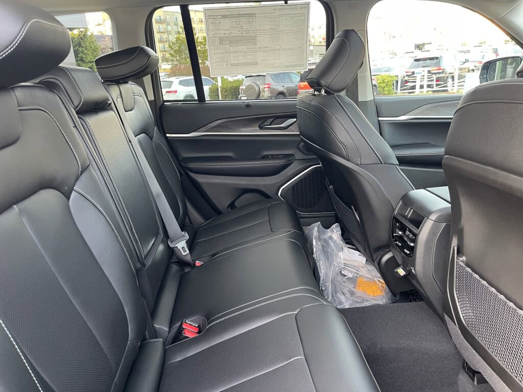 New 2024 Jeep Grand Cherokee Limited 4xe w/ Luxury Tech Group II image 13