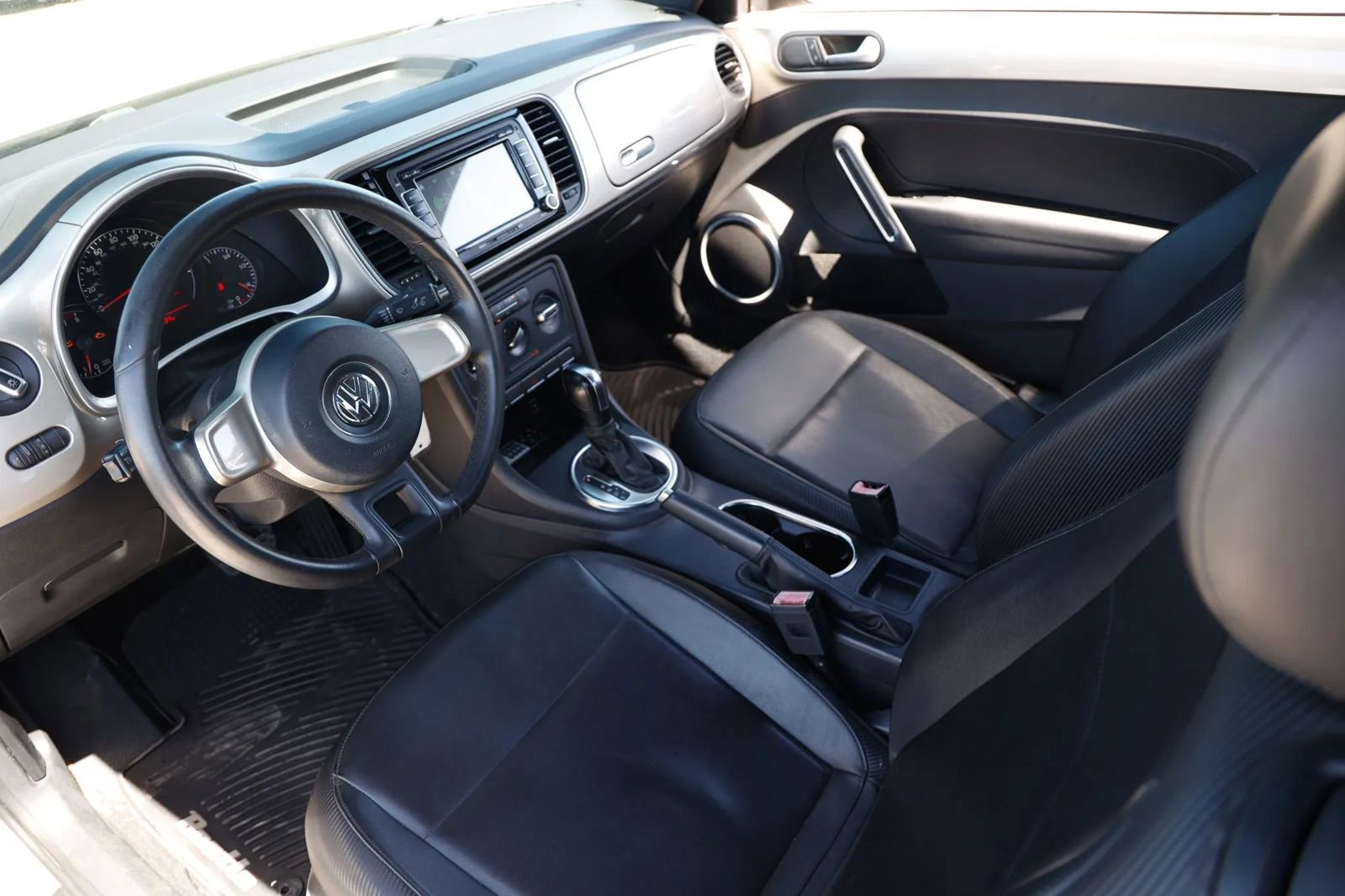 Used 2012 Volkswagen Beetle 2.5 image 12