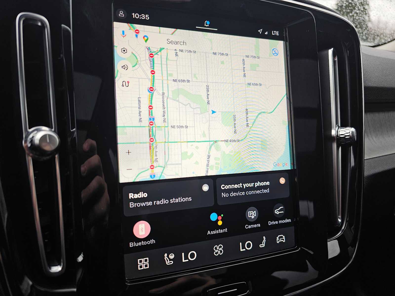 Certified 2024 Volvo XC40 B5 Ultimate w/ Protection Package Premier image 30