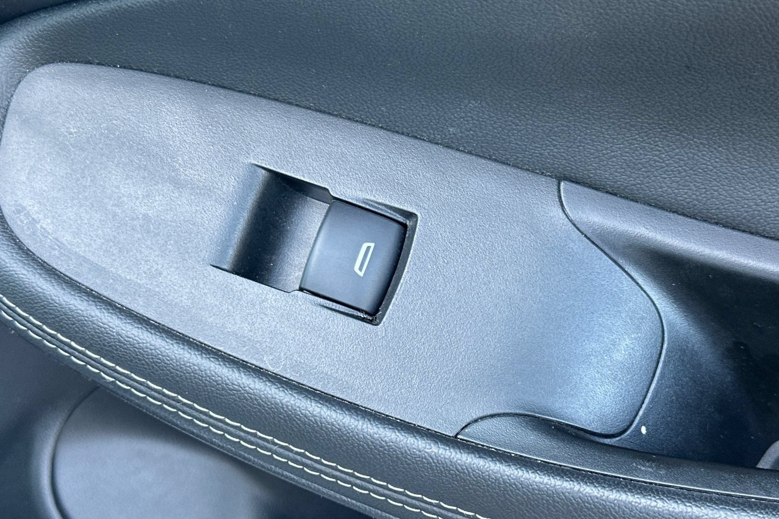 Used 2024 Buick Encore GX Sport Touring FWD image 20