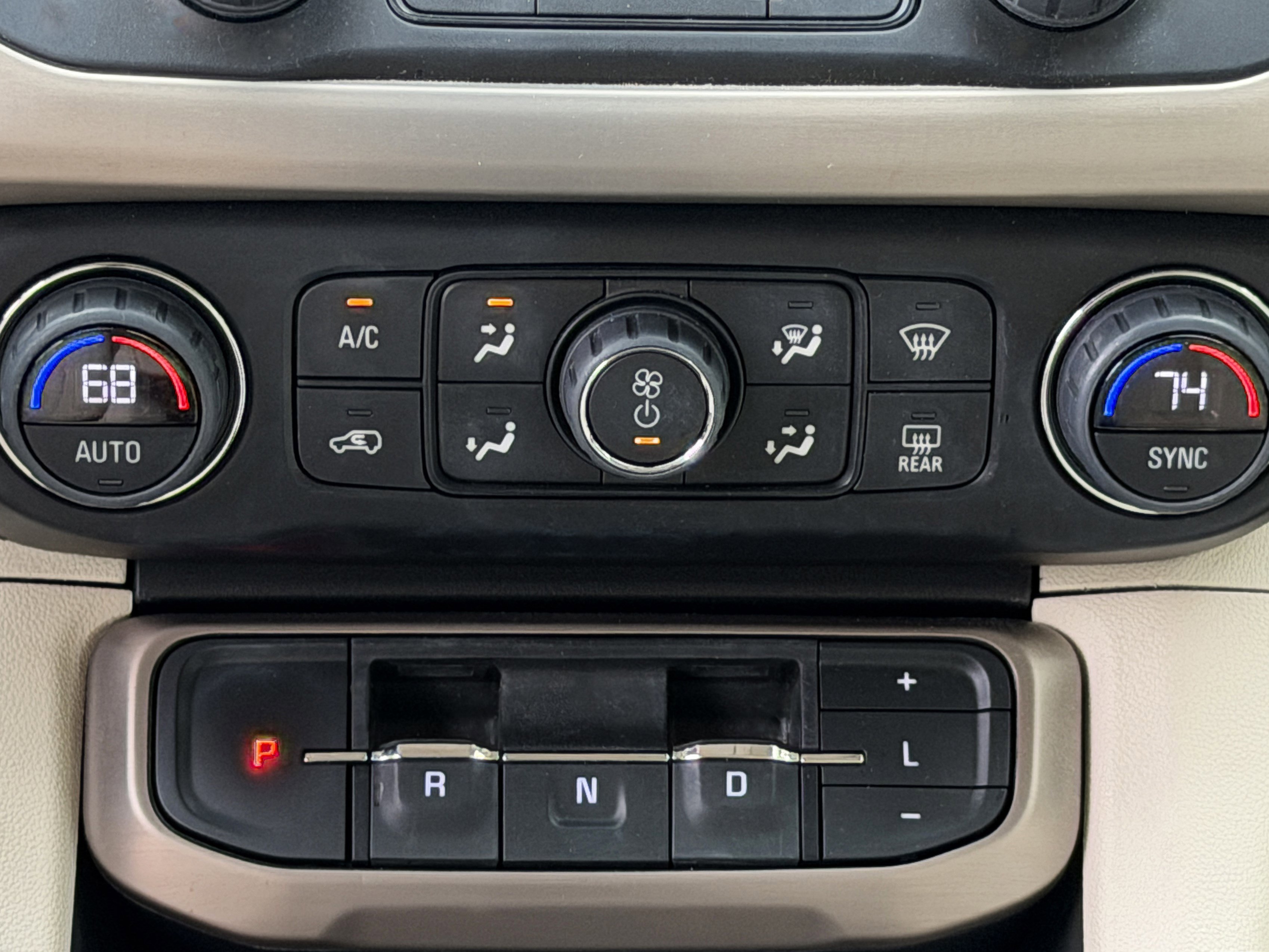 Used 2023 GMC Acadia Denali w/ Denali Technology Package FWD image 15