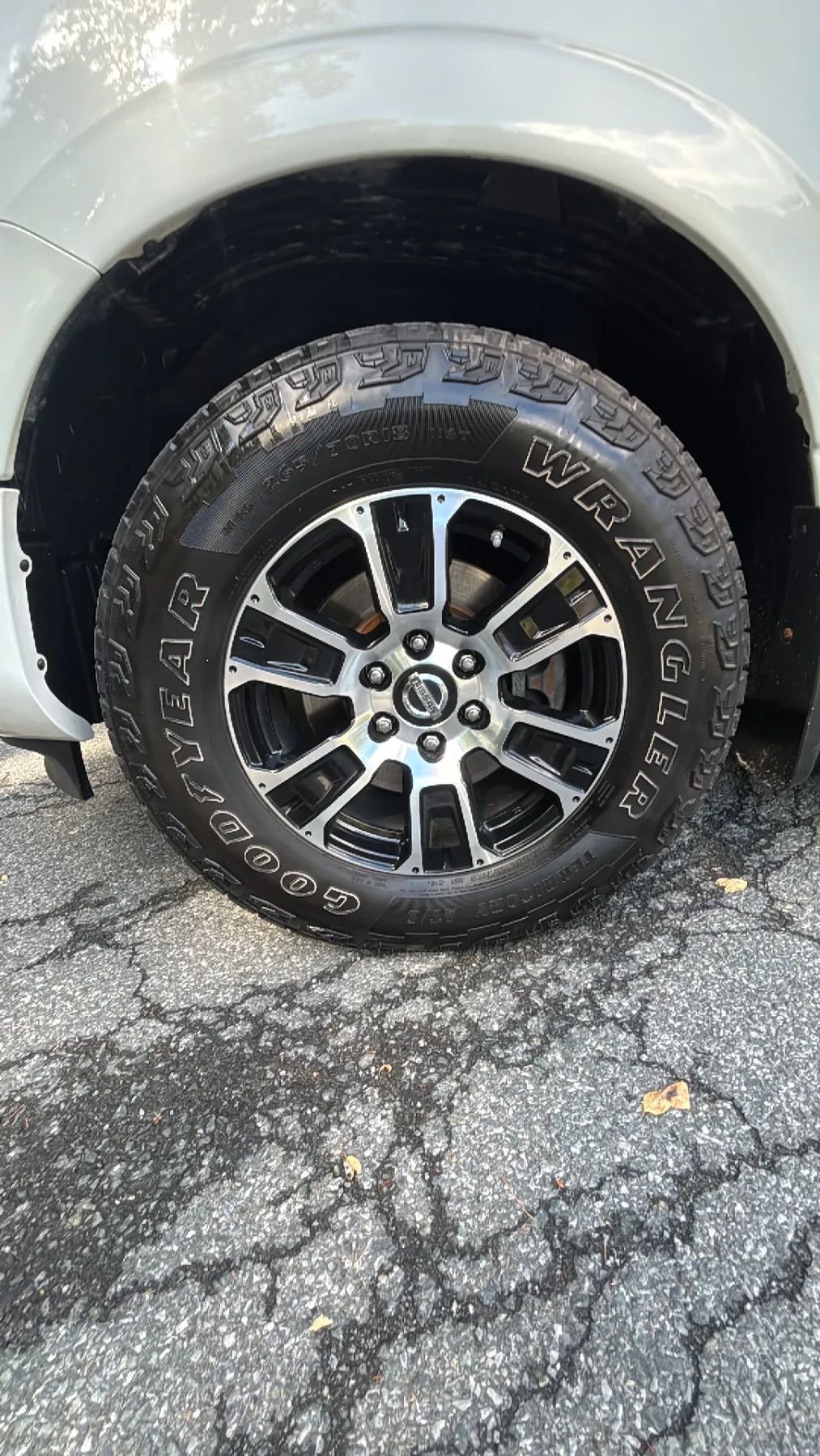 Used 2021 Nissan Titan SV w/ SV Convenience Package image 23