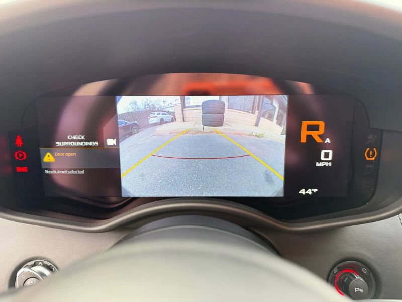 Used 2018 McLaren 570S Spider image 26