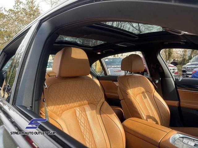 Used 2022 BMW 750i xDrive w/ Executive Package AWD/4WD image 14