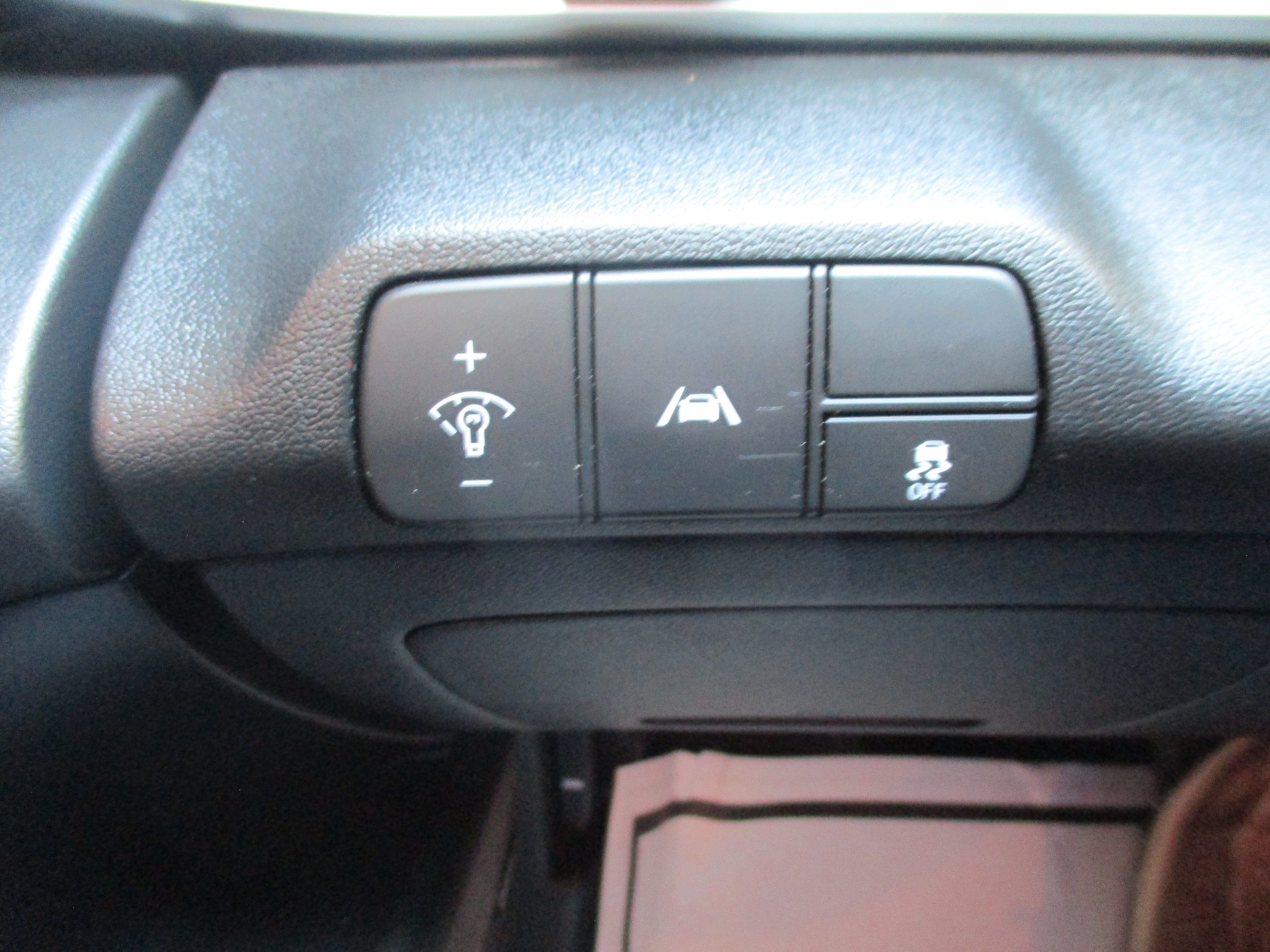 Used 2022 Hyundai Elantra Limited w/ Preferred Accessory Package FWD image 20