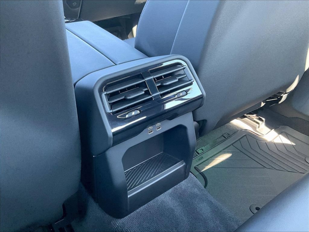 Used 2026 BMW 530i RWD image 12