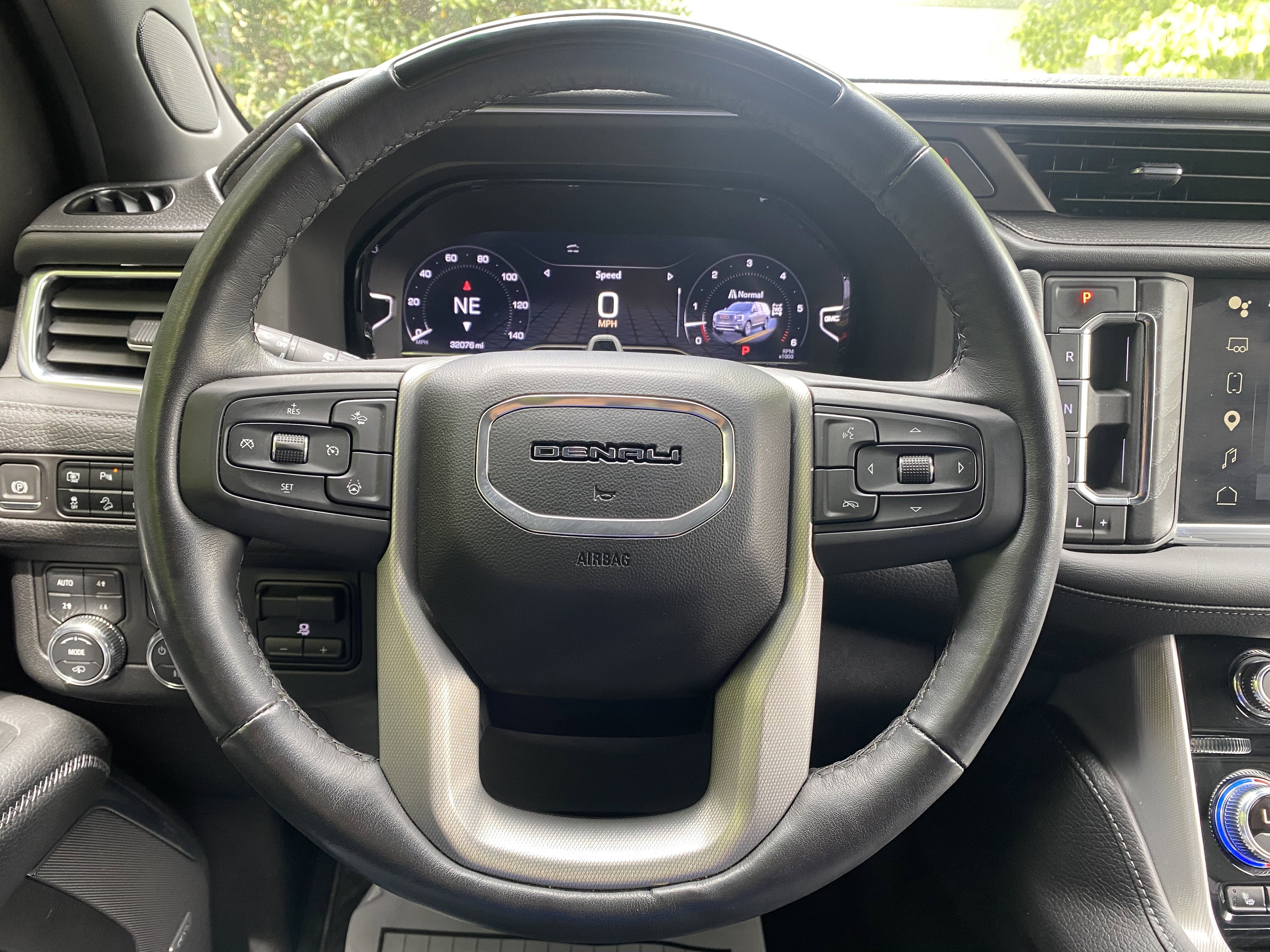 Used 2023 GMC Yukon Denali w/ Denali Reserve Package image 19