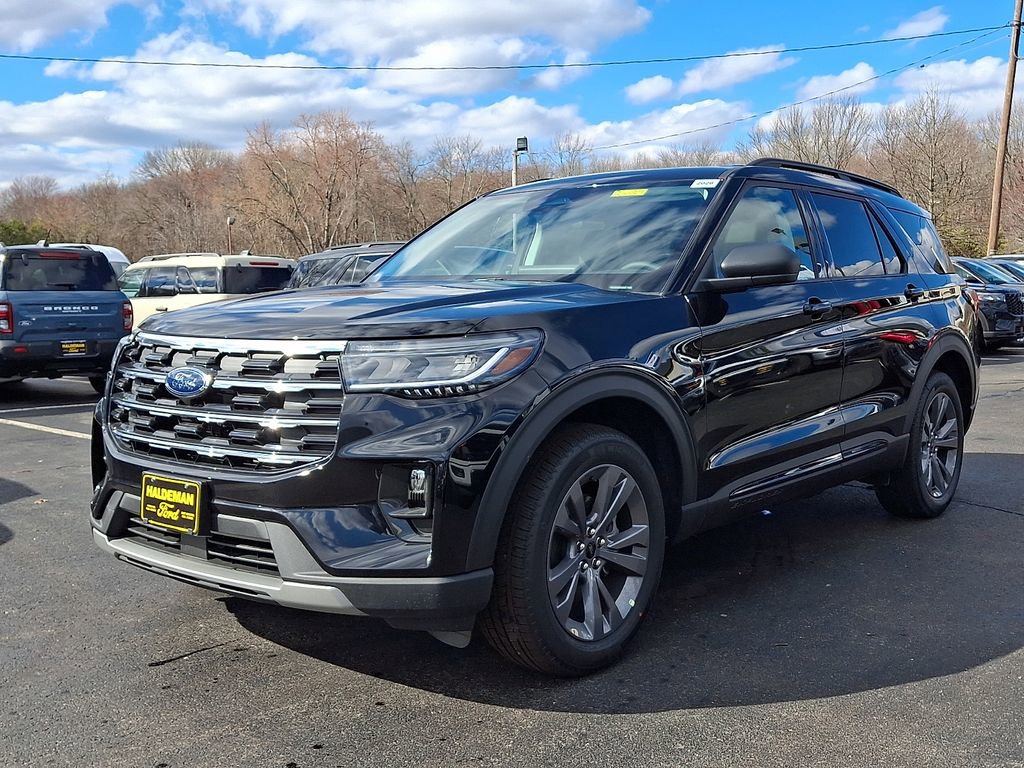 New 2026 Ford Explorer Active w/ Active Comfort Package image 2