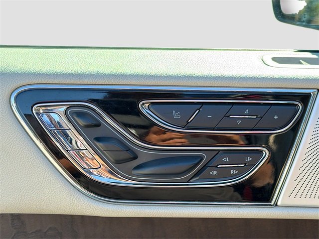 Used 2019 Lincoln Navigator Reserve image 28