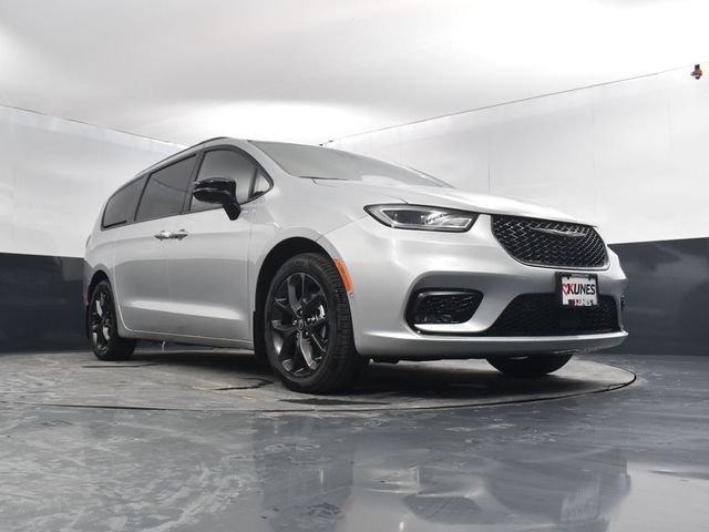 New 2026 Chrysler Pacifica Limited w/ S Appearance Package FWD image 54