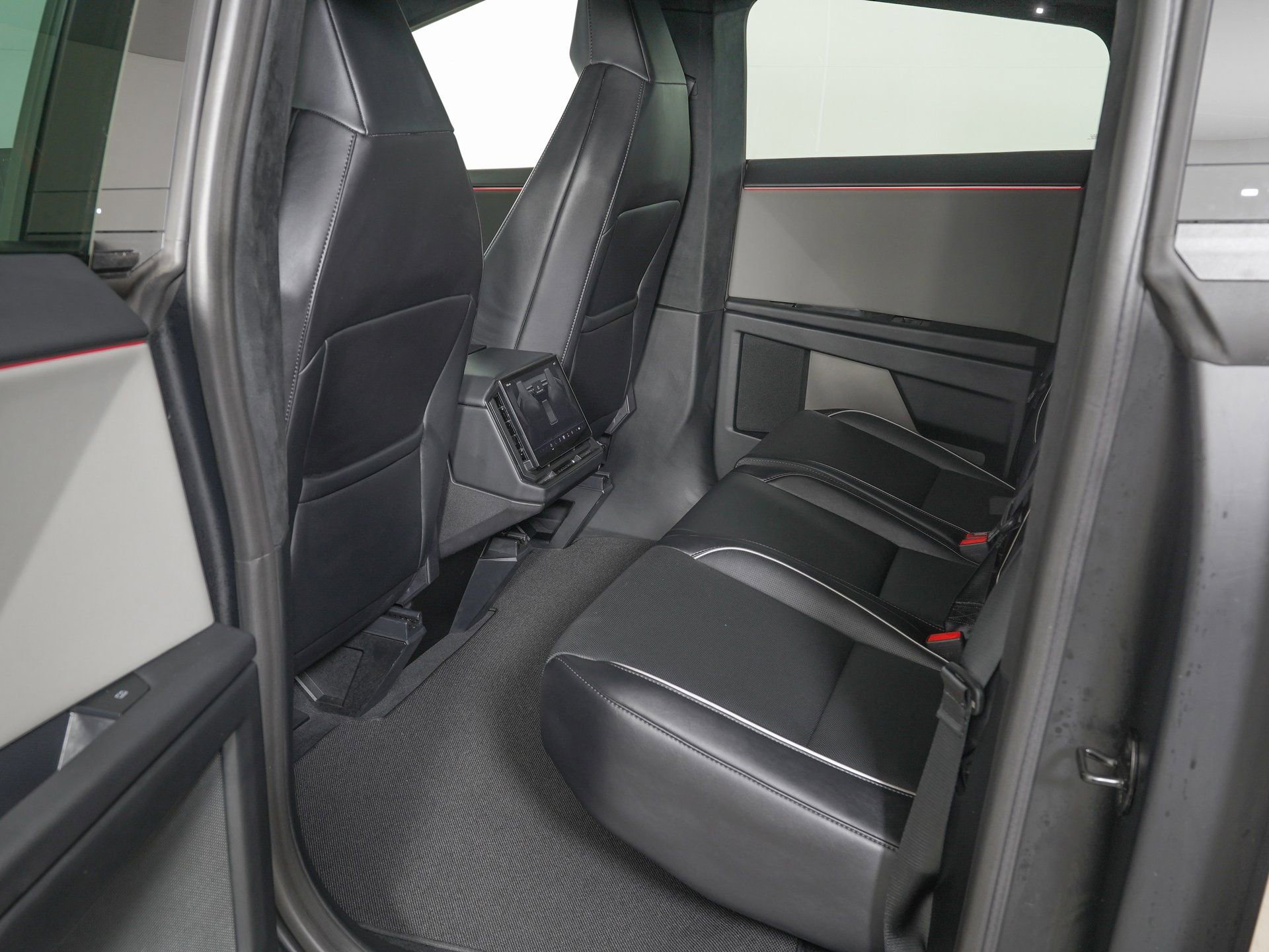 Used 2025 Tesla Cybertruck AWD Crew Cab image 13