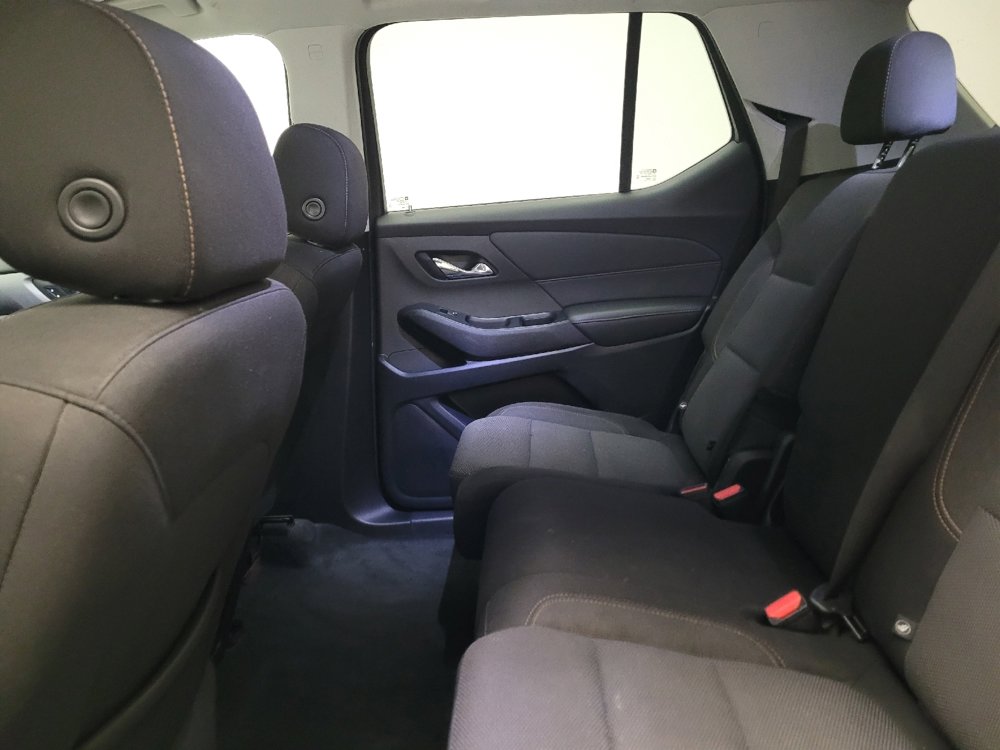 Used 2021 Chevrolet Traverse LS image 18