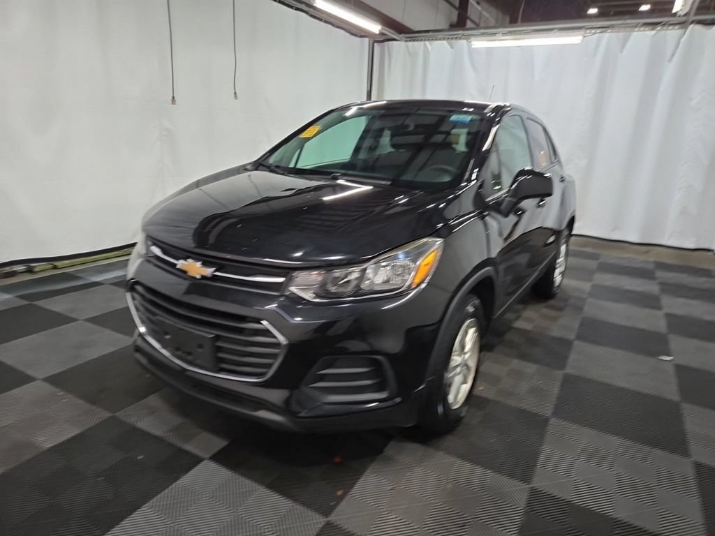 Used 2022 Chevrolet Trax LS w/ Tint and Cruise Package AWD/4WD image 2