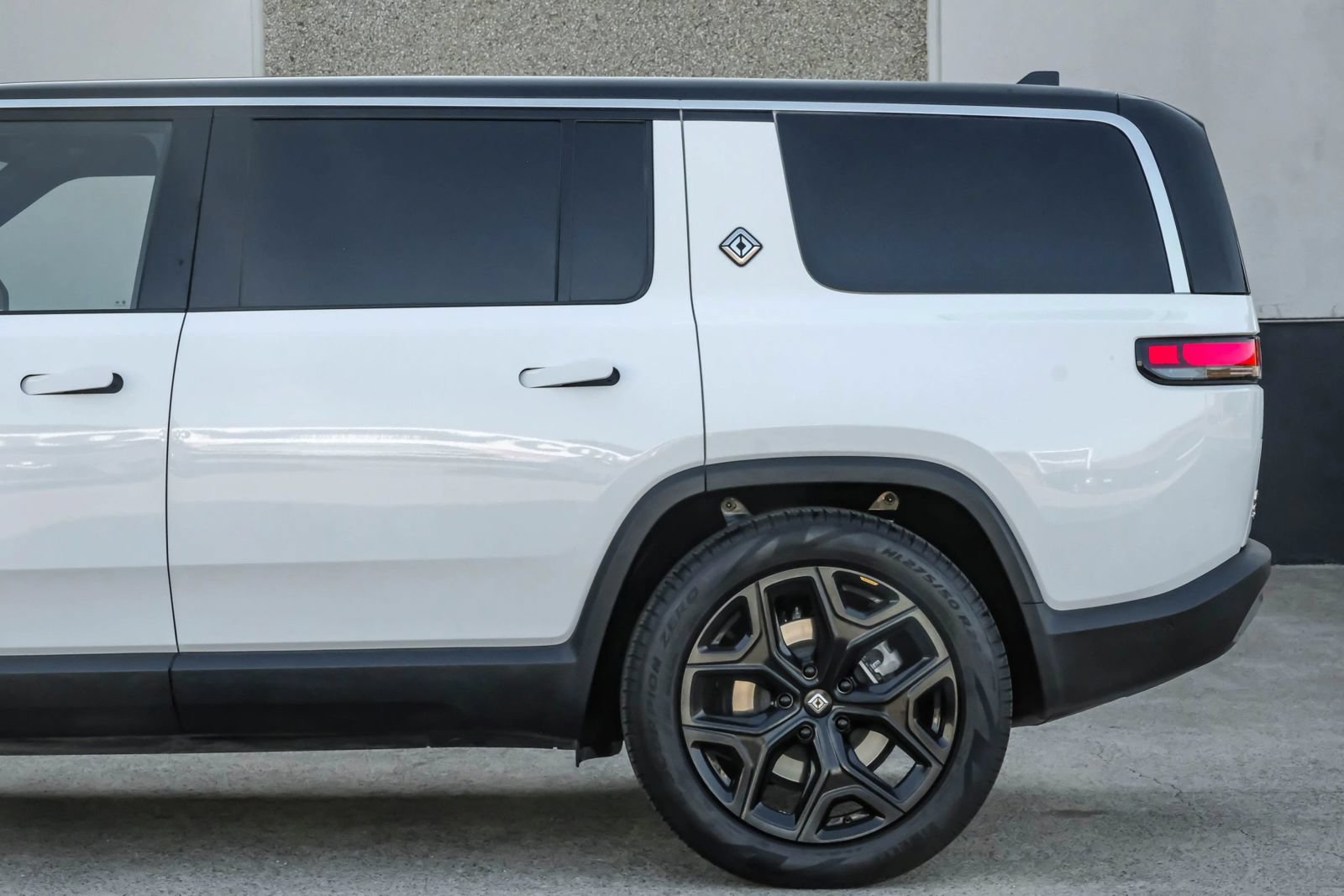 Used 2024 Rivian R1S Adventure AWD/4WD image 21