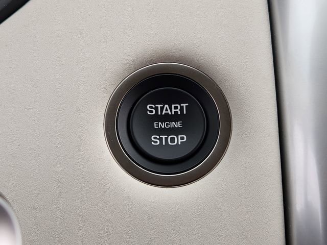 Used 2025 Land Rover Discovery S image 20