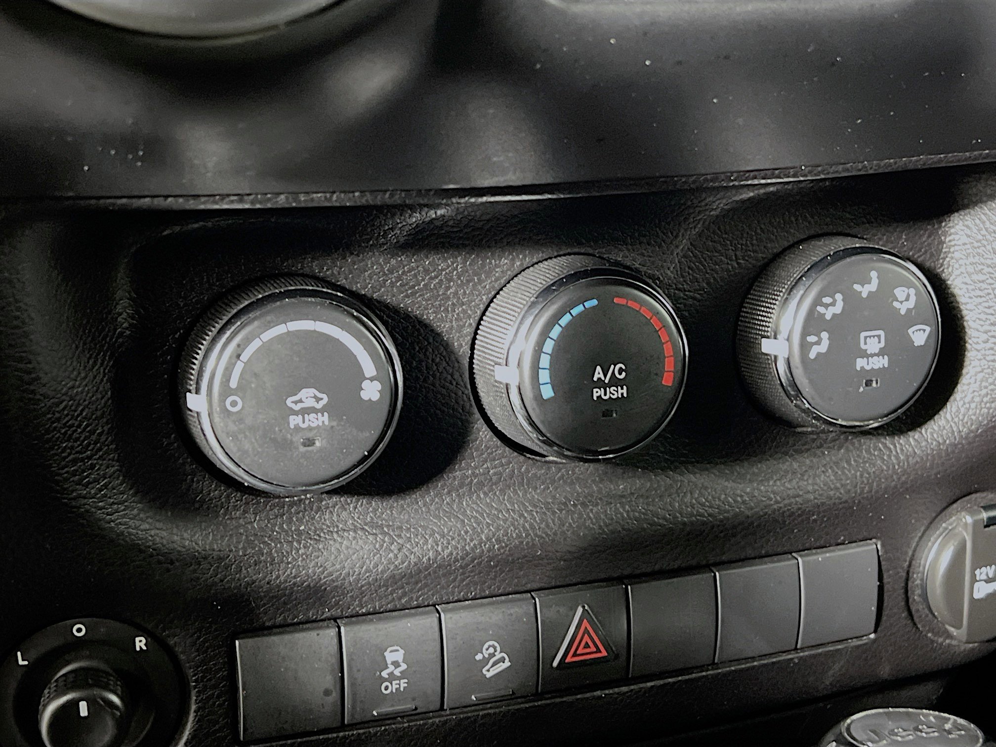 Used 2012 Jeep Wrangler Unlimited Freedom Edition image 26