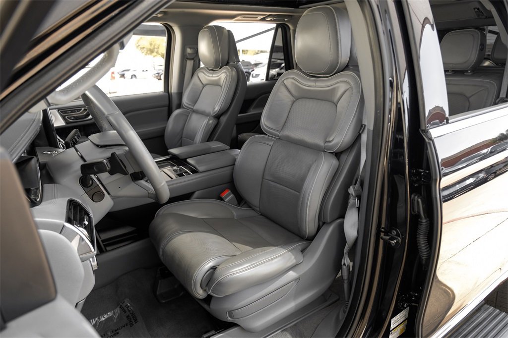 Used 2019 Lincoln Navigator Reserve image 4