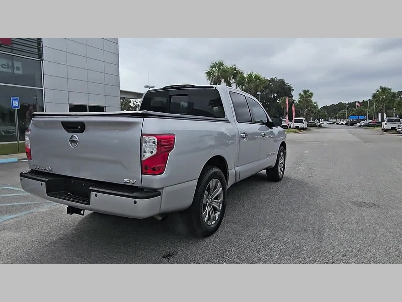 Used 2018 Nissan Titan SV w/ SV Convenience Package RWD image 31