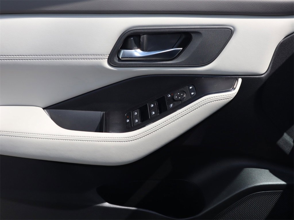 Certified 2025 Nissan Rogue SV w/ SV Premium Package image 15