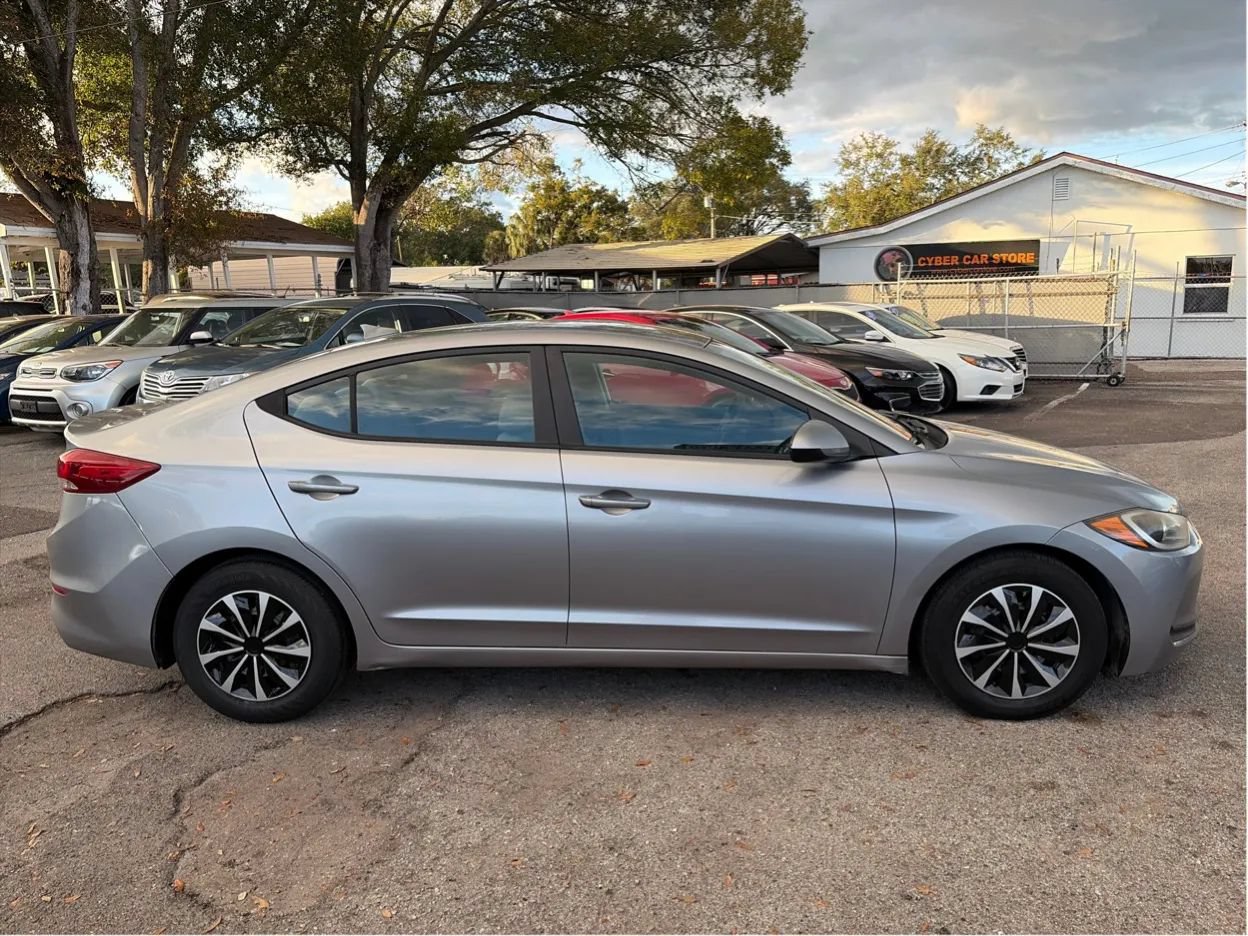 Used 2017 Hyundai Elantra SE FWD image 4