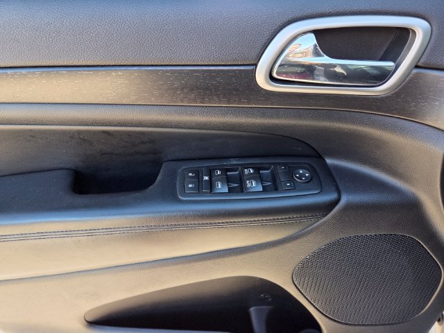 Used 2017 Jeep Grand Cherokee Altitude AWD/4WD image 16
