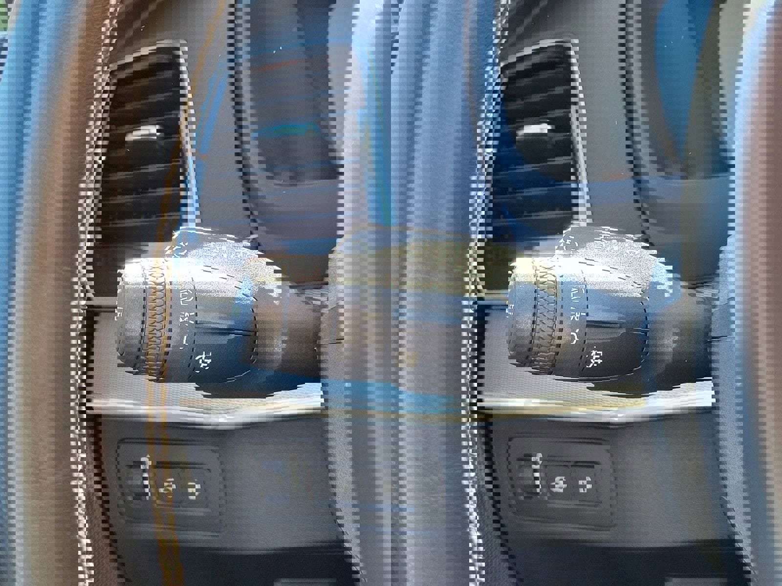 Used 2021 Volvo XC90 T8 R-Design w/ Advanced Package image 22