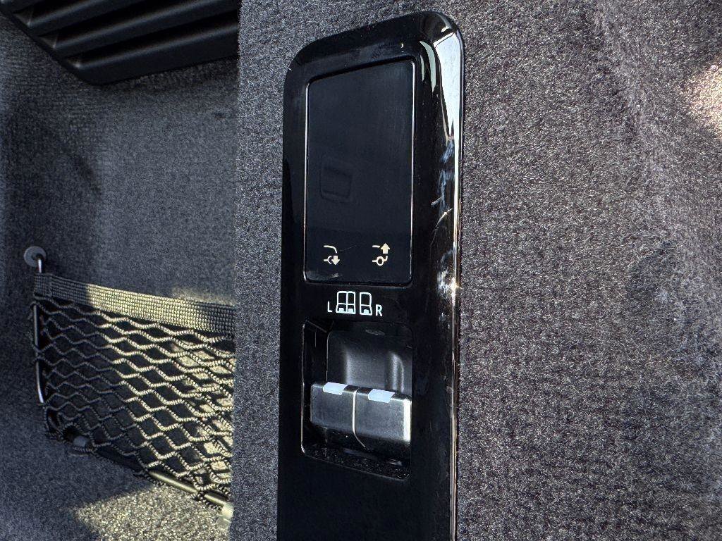 Used 2023 Land Rover Range Rover Sport SE Dynamic image 13