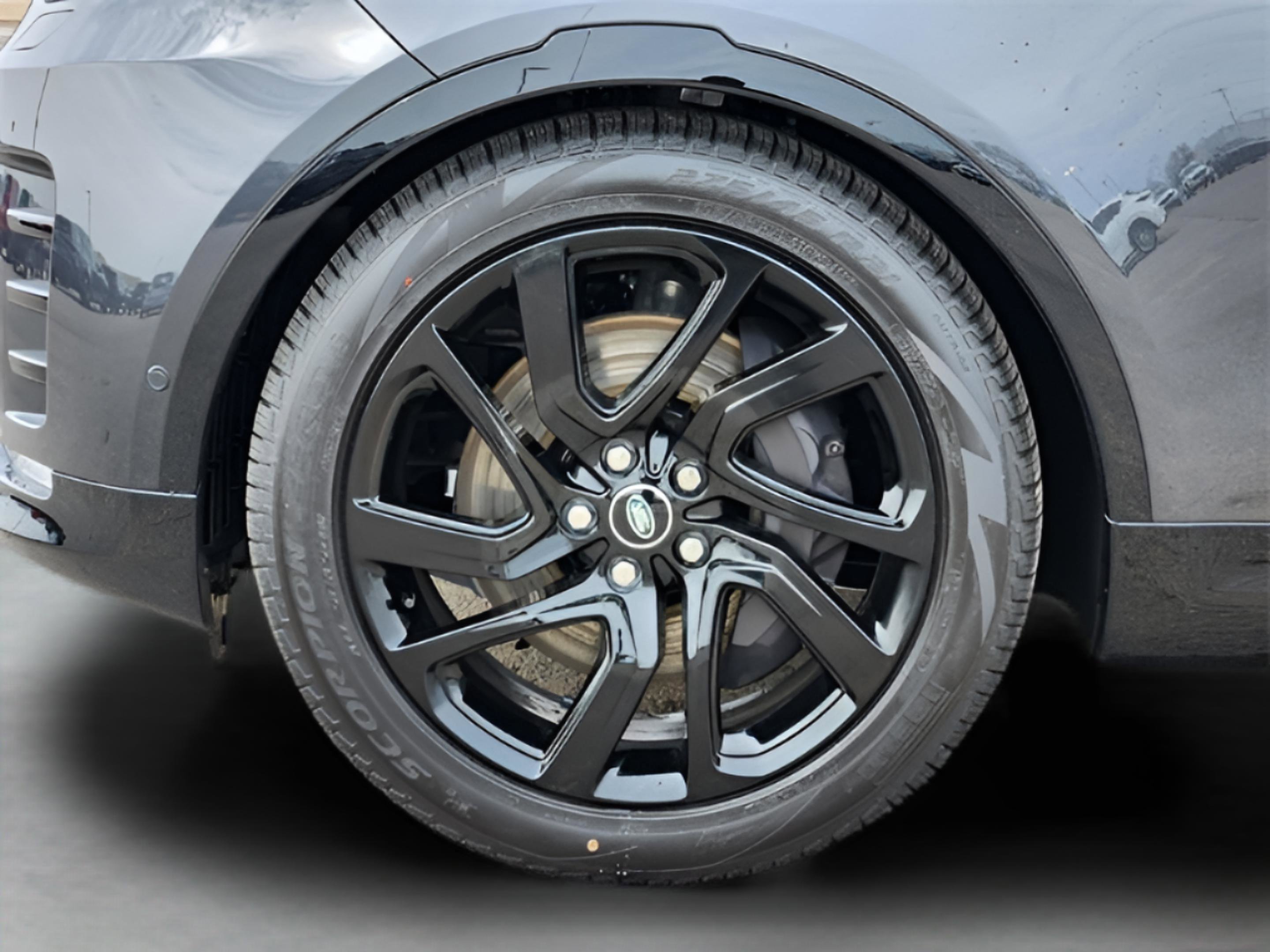 New 2025 Land Rover Discovery Dynamic SE image 29