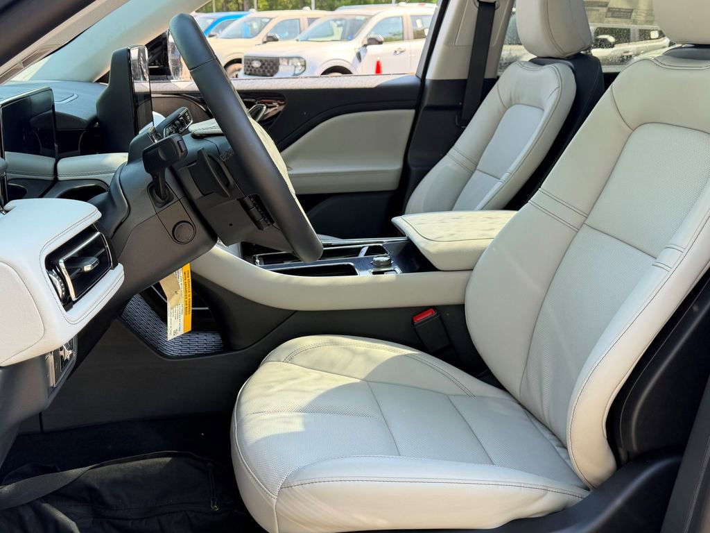 New 2026 Lincoln Aviator AWD w/ Jet Appearance Package image 15