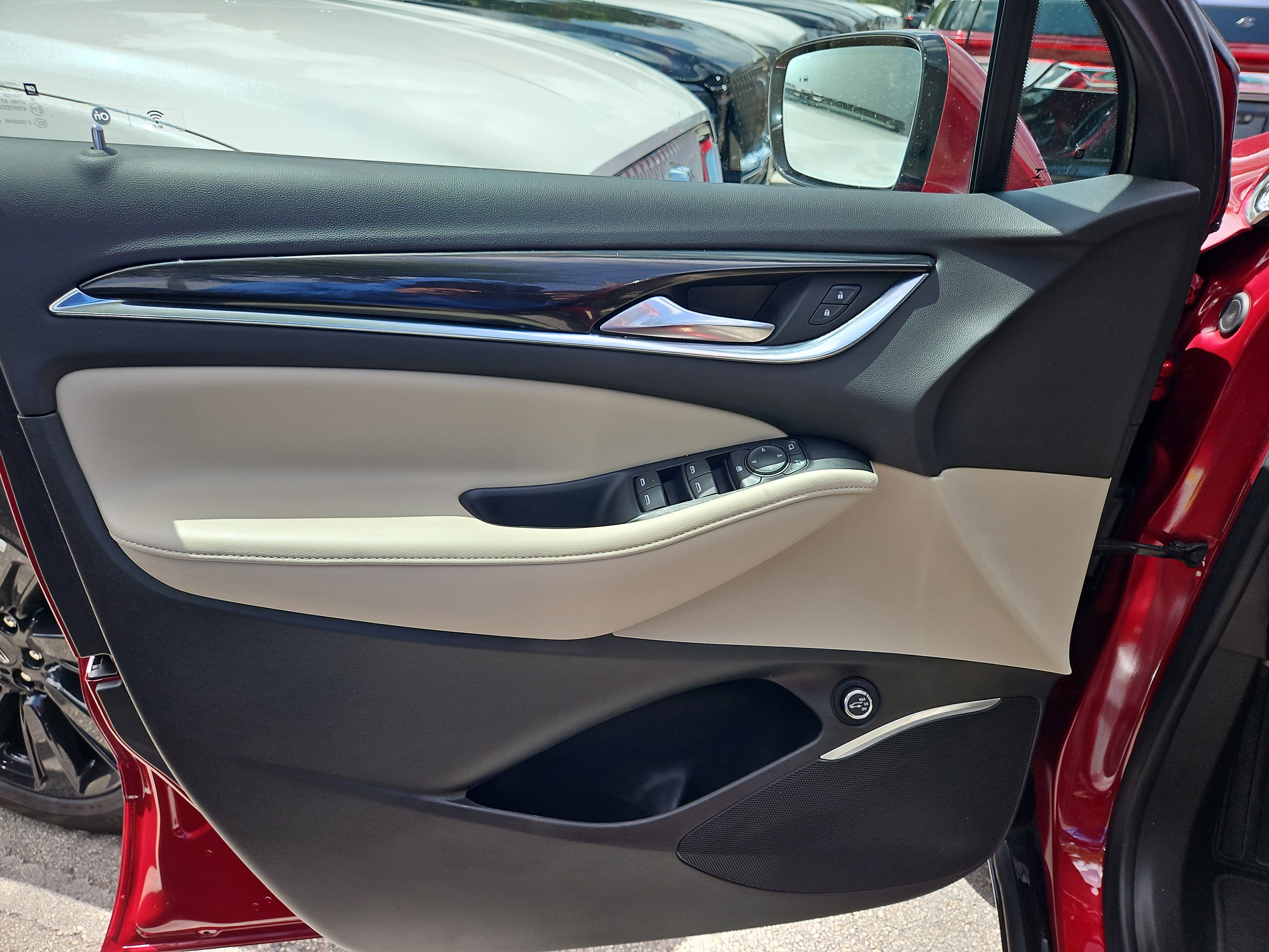 Used 2021 Buick Enclave Essence image 13