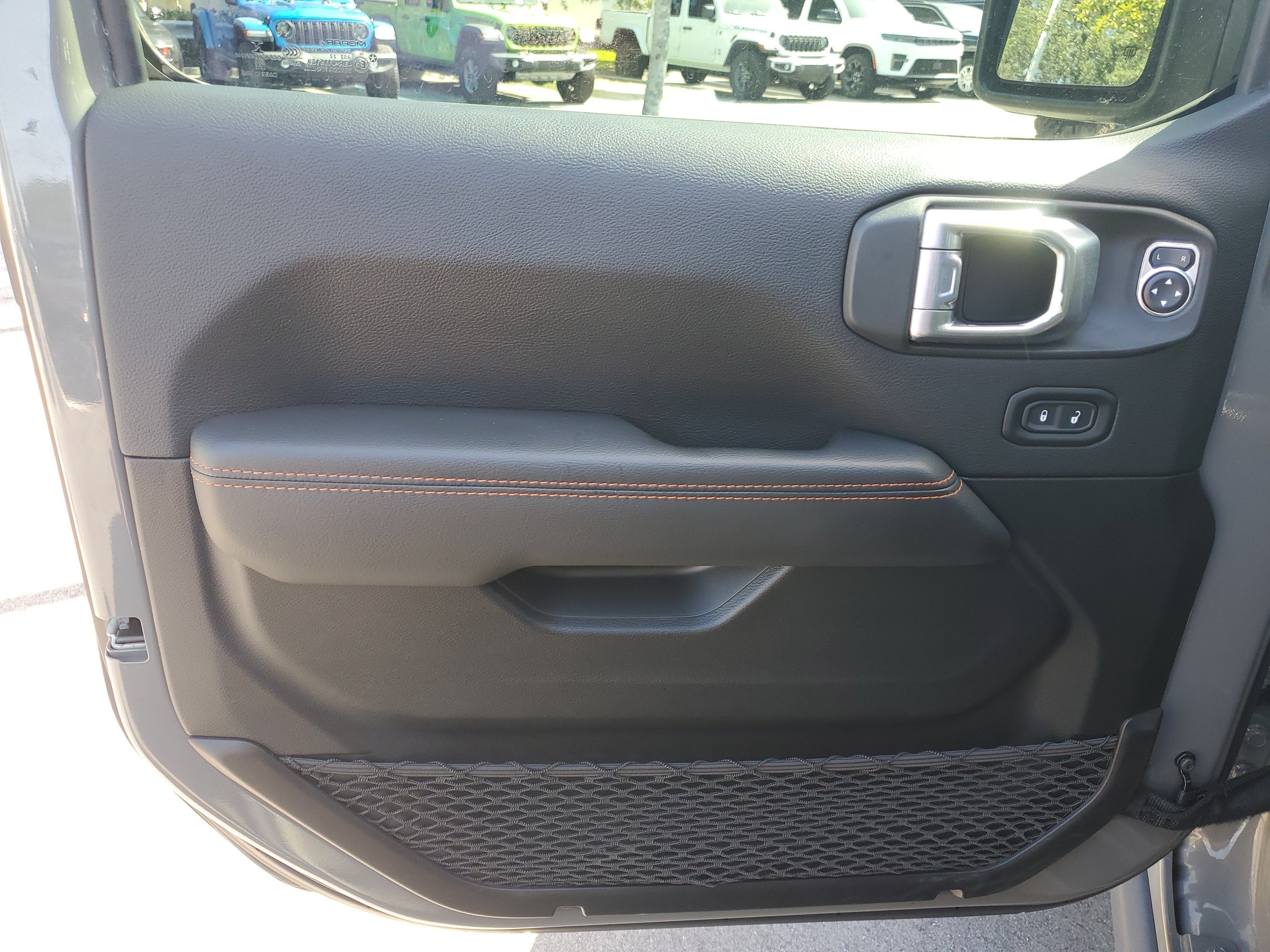 Used 2022 Jeep Gladiator Mojave AWD/4WD image 8
