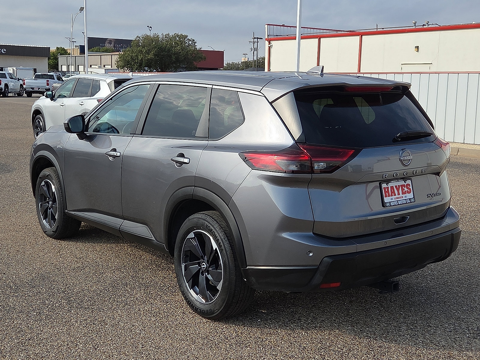 Used 2024 Nissan Rogue SV image 3