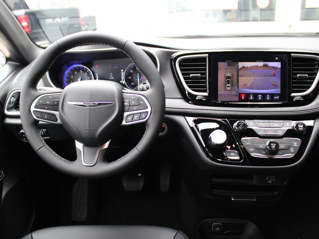 New 2026 Chrysler Pacifica Select image 12