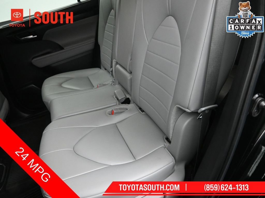 Used 2024 Toyota Highlander XLE AWD/4WD image 24