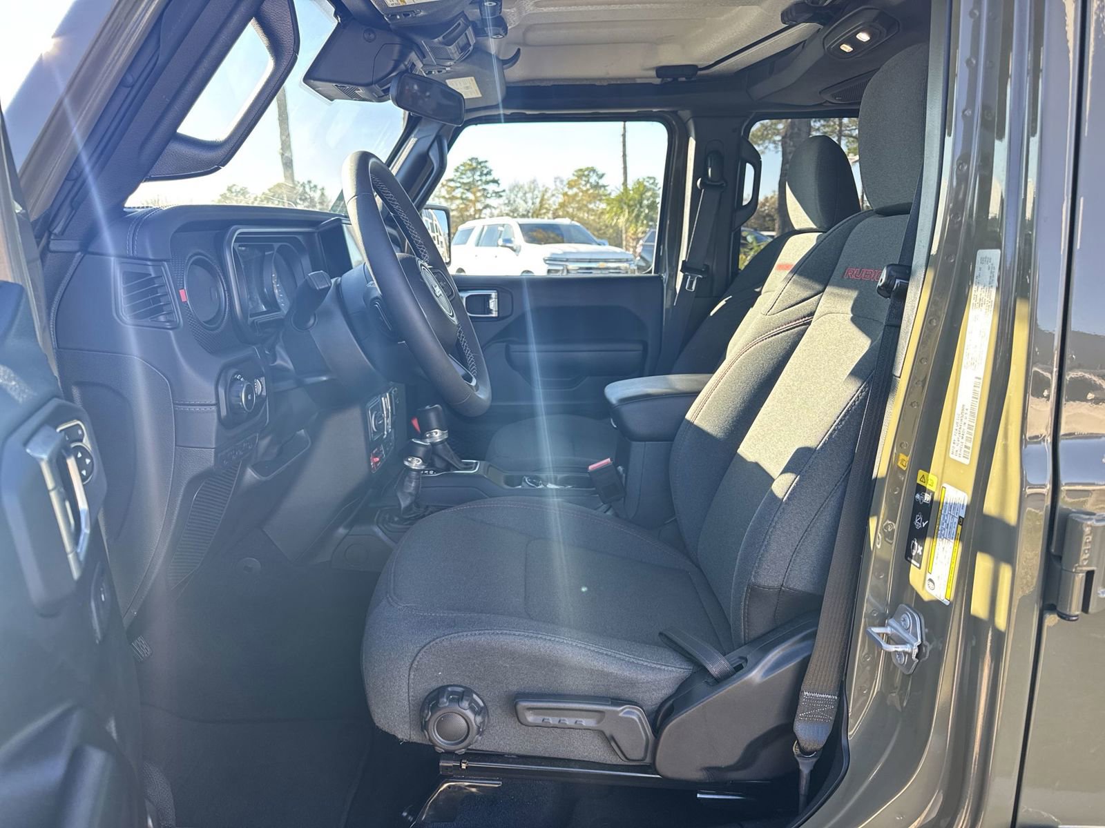 Used 2025 Jeep Wrangler Unlimited Rubicon image 15