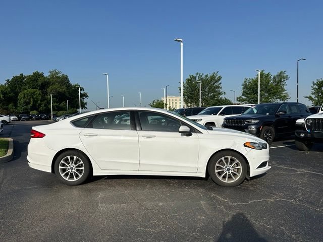 Used 2017 Ford Fusion SE w/ Fusion SE Technology Package FWD image 16