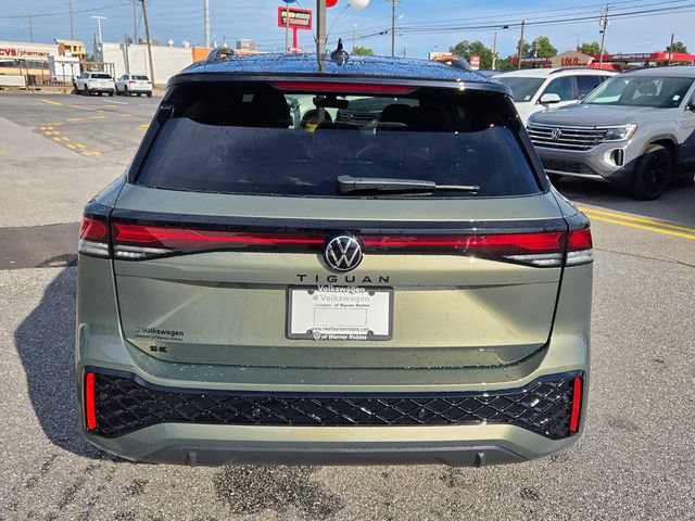 New 2026 Volkswagen Tiguan SE R-Line FWD image 10