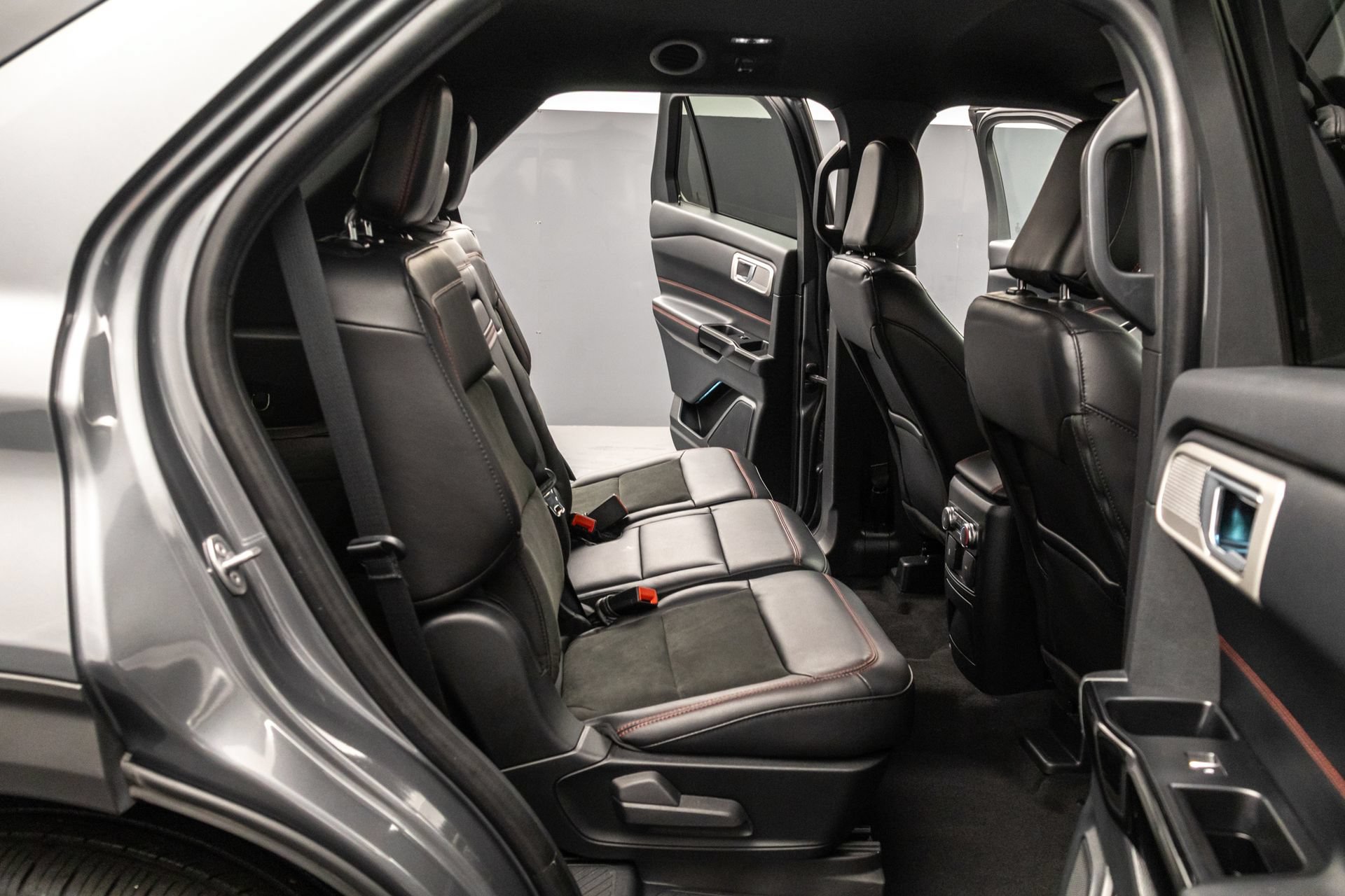 Used 2022 Ford Explorer ST-Line AWD/4WD image 34