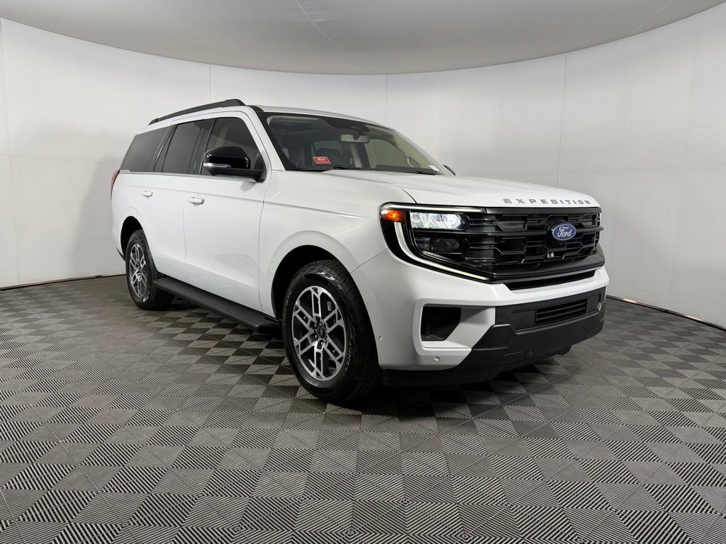 Used 2025 Ford Expedition Active AWD/4WD image 4