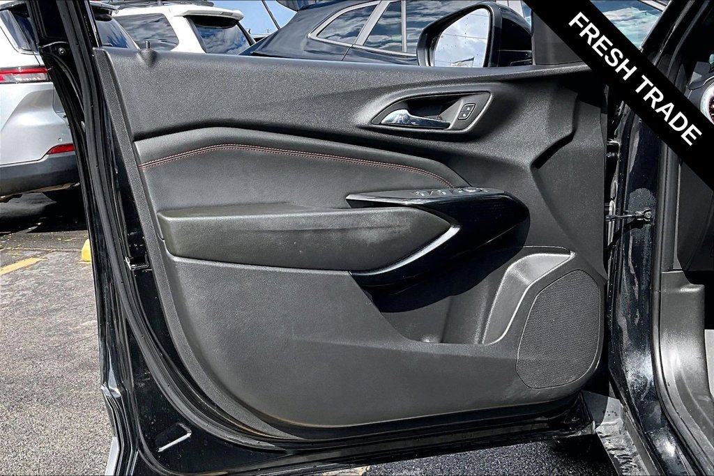 Used 2024 Chevrolet Trax RS w/ Sunroof Package FWD image 21