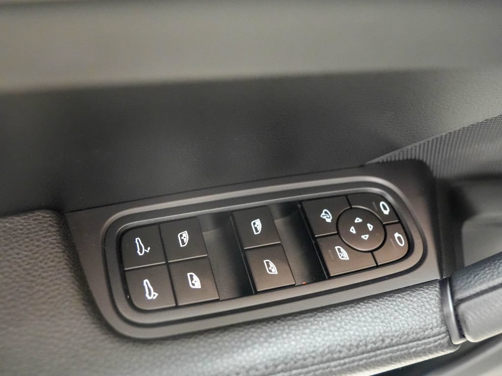 Certified 2024 Porsche Cayenne Coupe AWD/4WD image 20